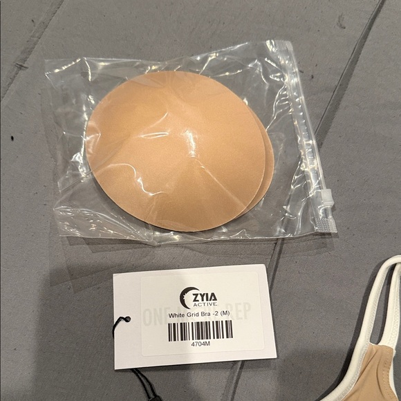 ZYIA Active White Strappy Sports Bra - Picture 3 of 4